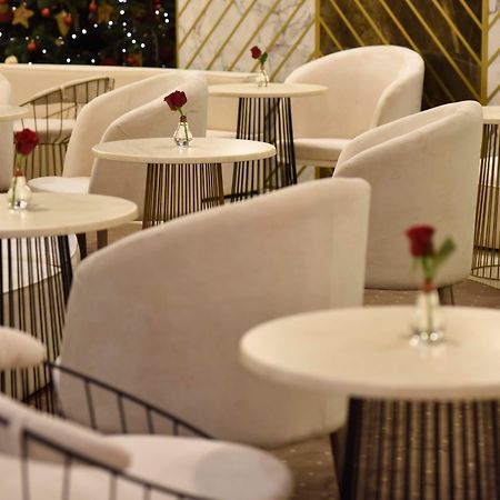 Grand Hotel Bucureşti Ngoại thất bức ảnh The interior of the lounge