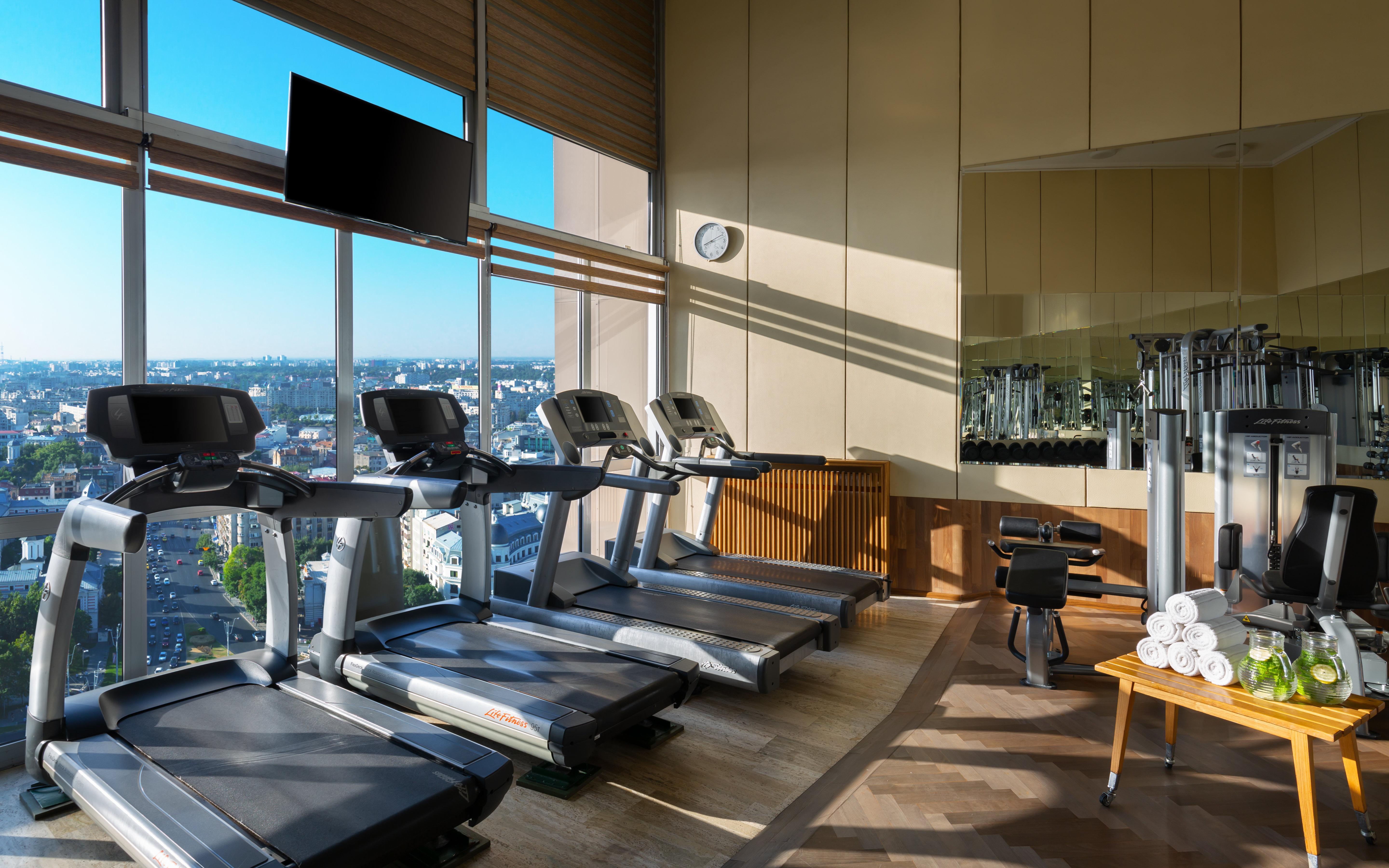 Grand Hotel Bucureşti Ngoại thất bức ảnh The gym at The Standard, Hollywood