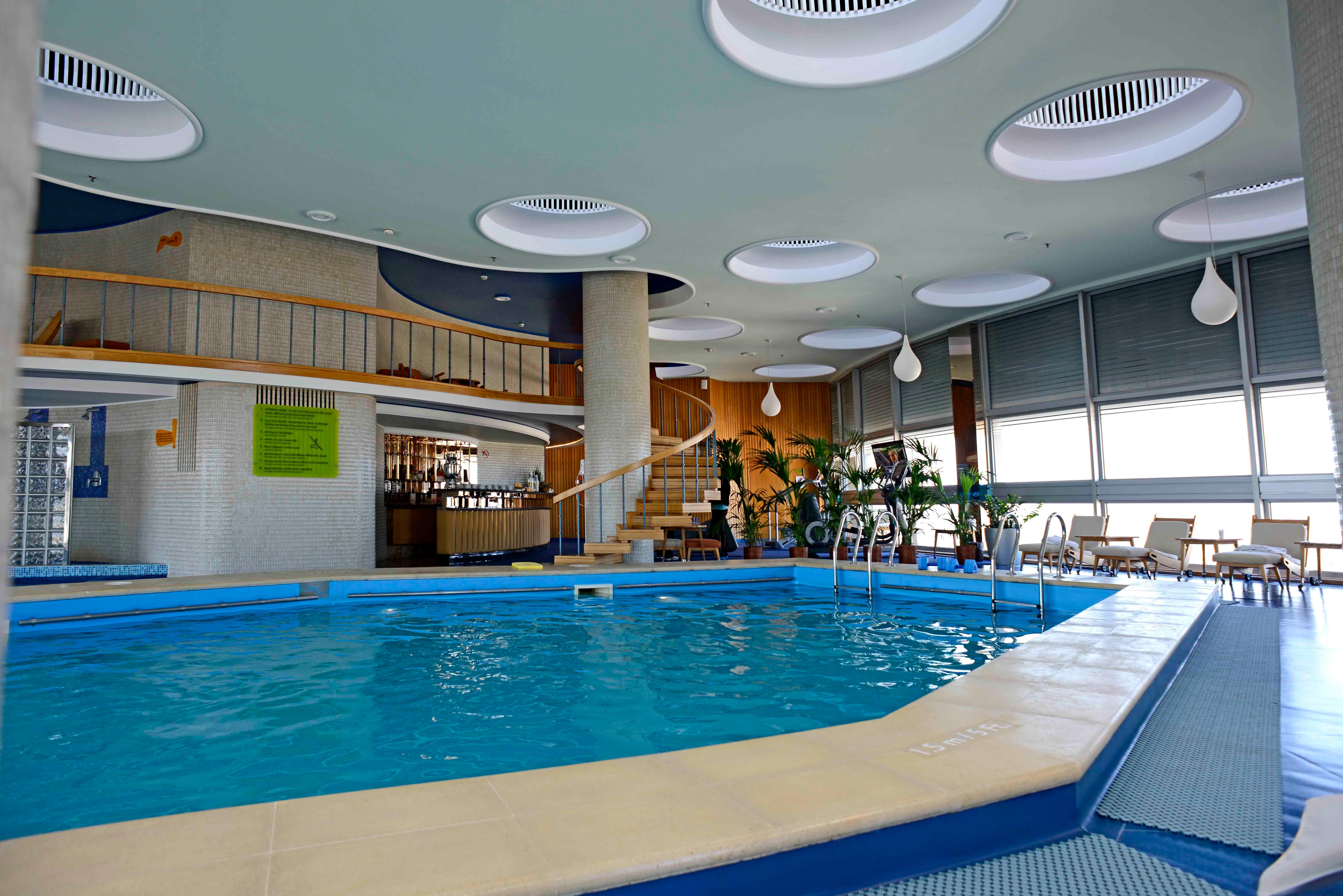Grand Hotel Bucureşti Ngoại thất bức ảnh Swimming pool