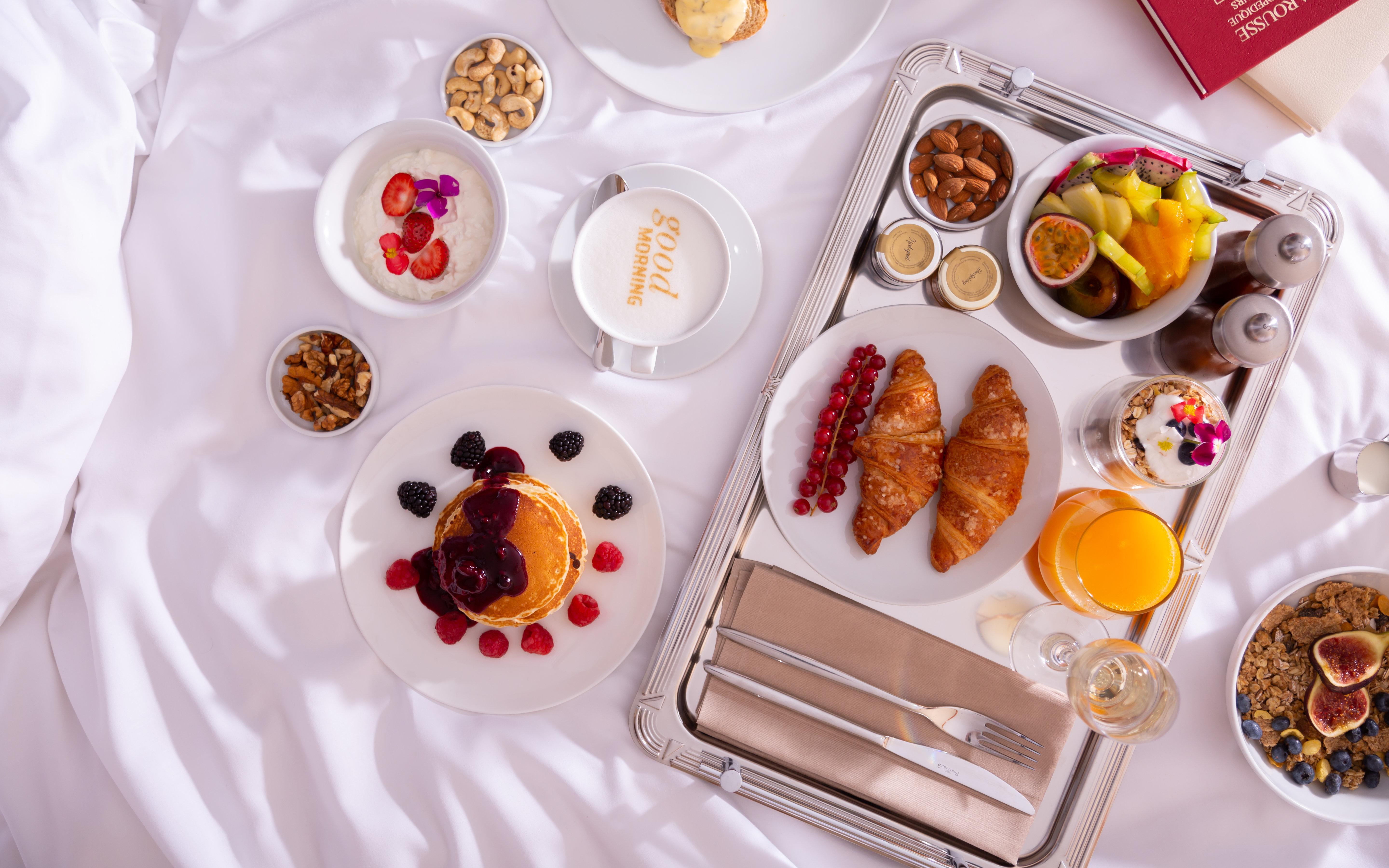 Grand Hotel Bucureşti Ngoại thất bức ảnh Emirates First Class in-flight breakfast
