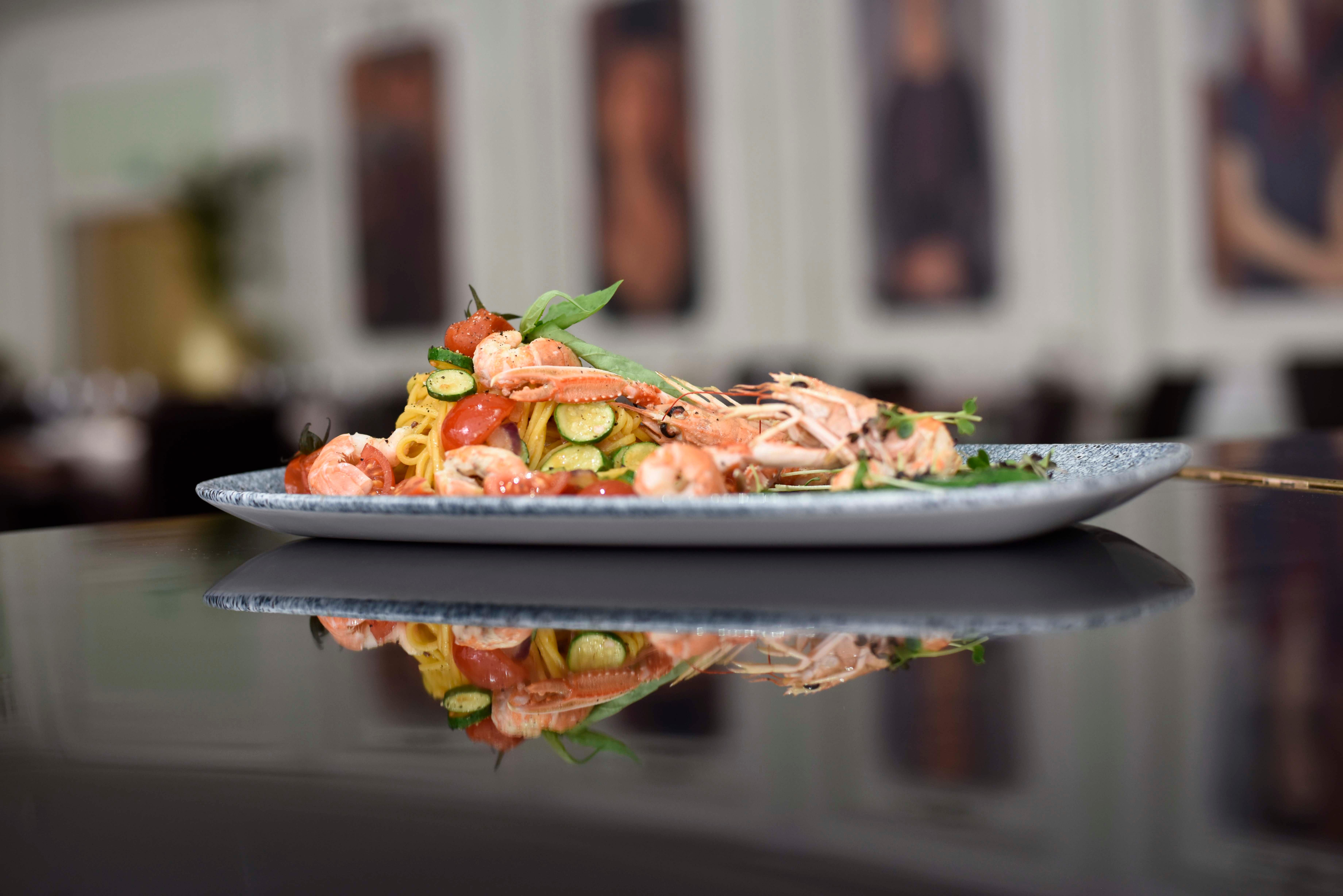 Grand Hotel Bucureşti Ngoại thất bức ảnh A prawn and pasta dish