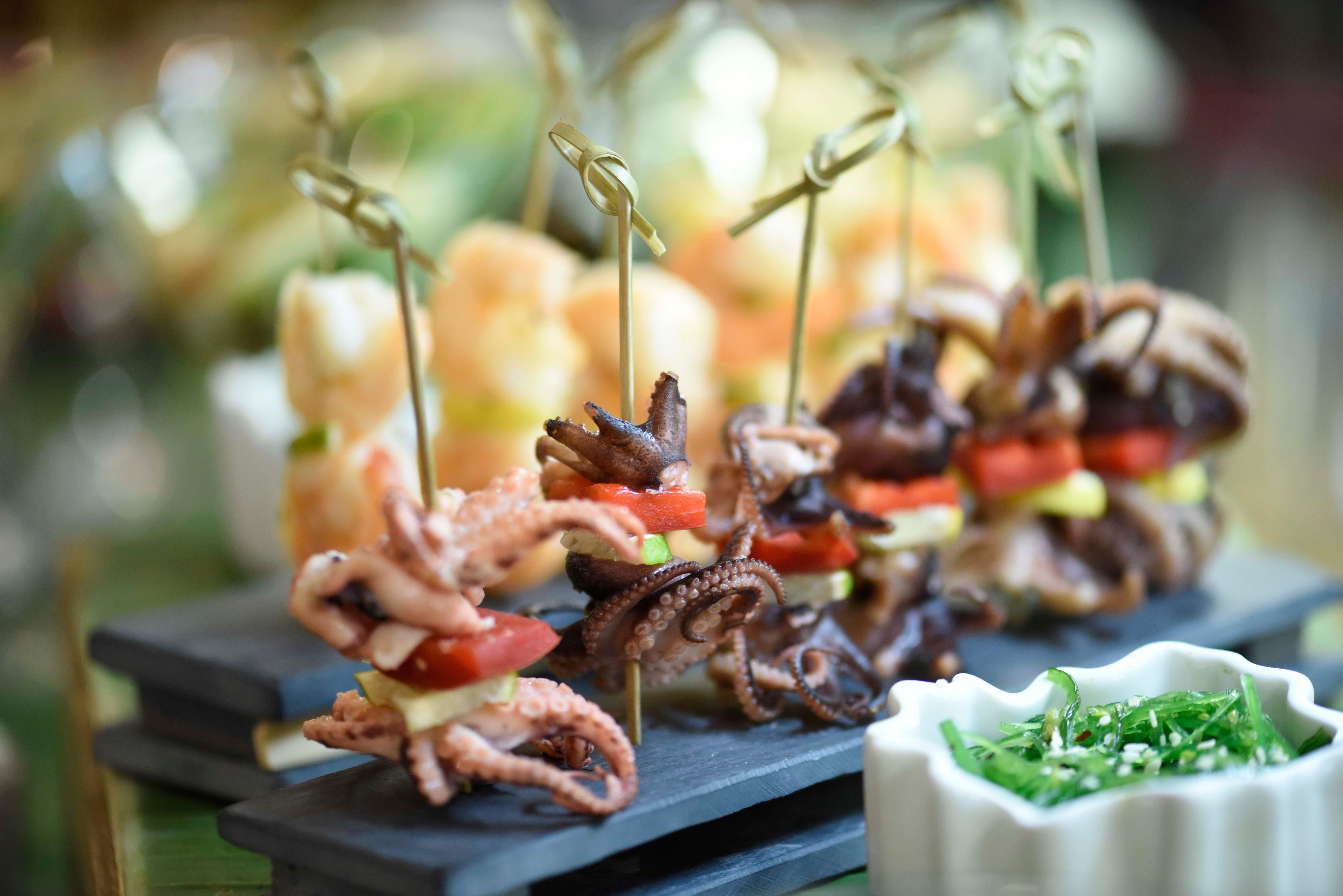 Grand Hotel Bucureşti Ngoại thất bức ảnh Octopus and shiitake mushroom skewers