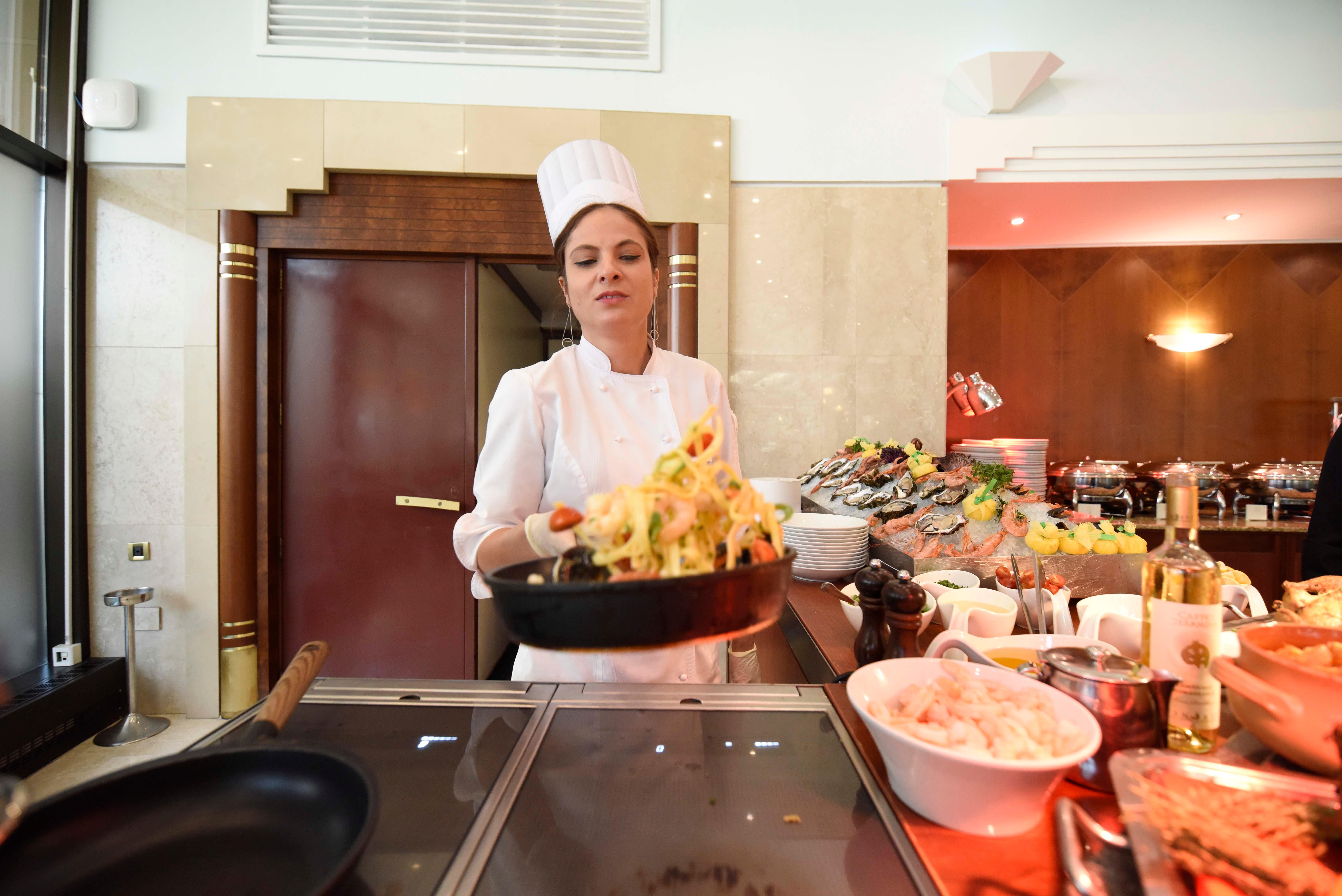 Grand Hotel Bucureşti Ngoại thất bức ảnh A female chef working in a hotel kitchen