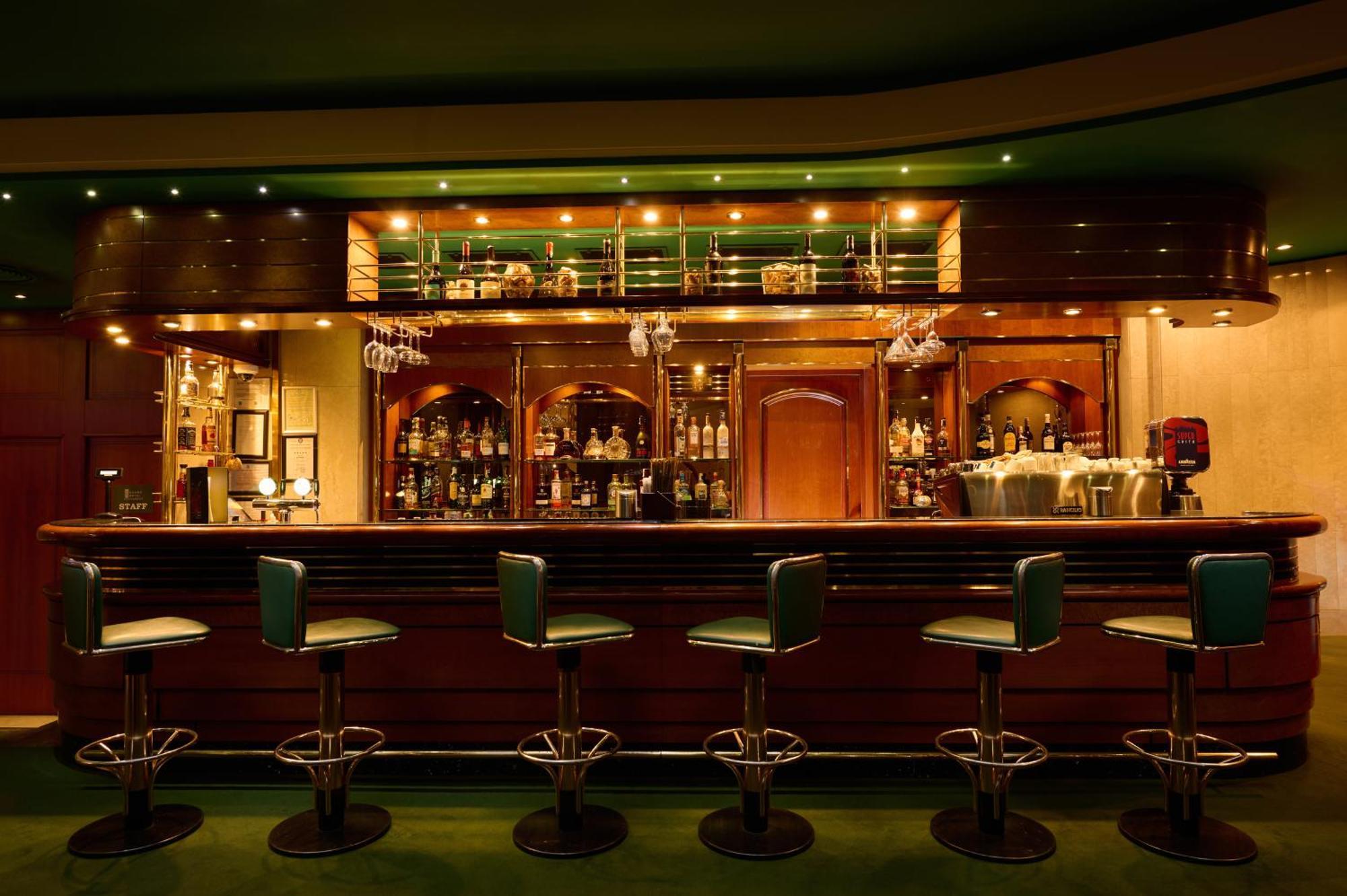 Grand Hotel Bucureşti Ngoại thất bức ảnh The bar at the 1930s-themed bar, The Green Room