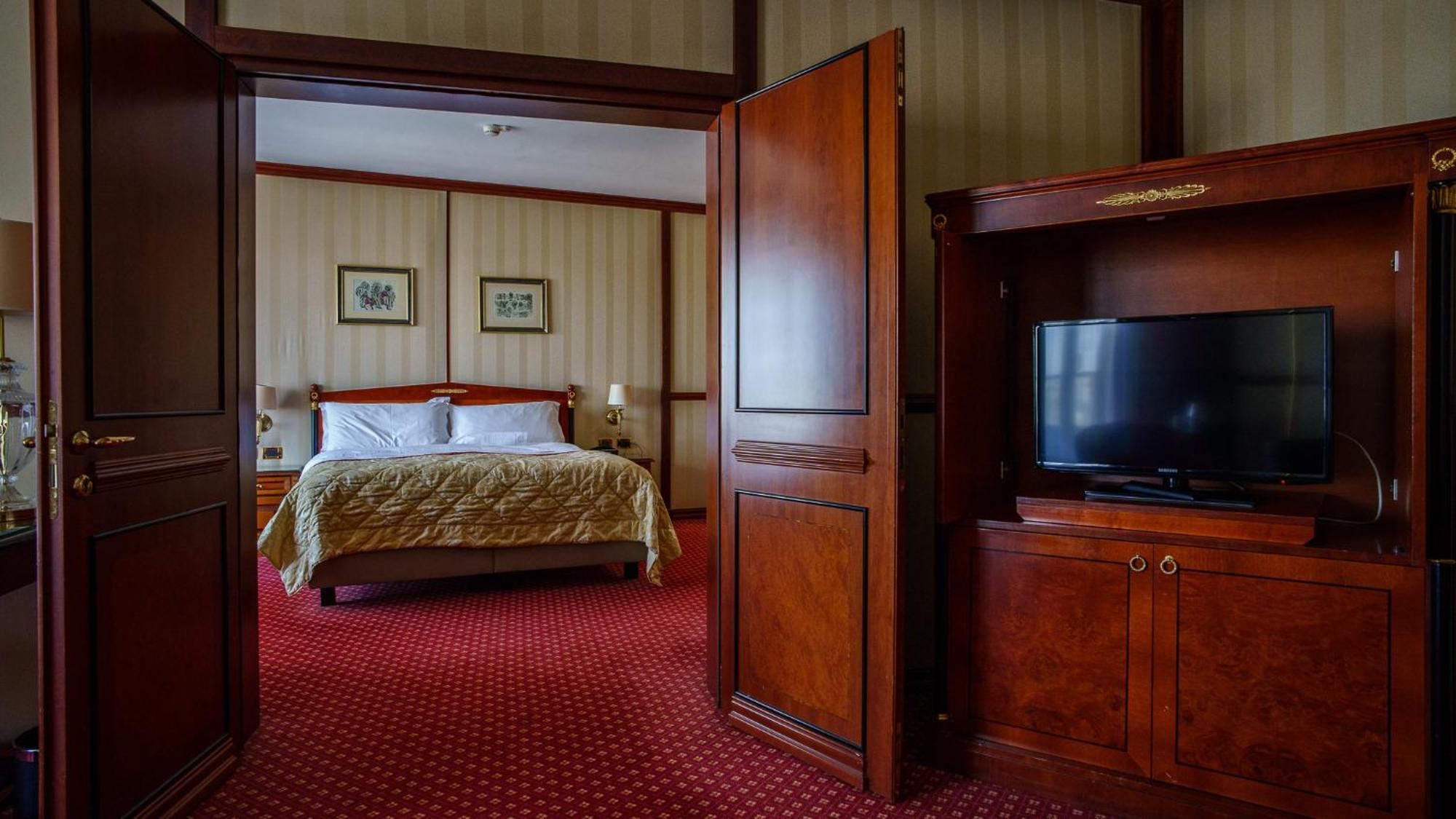 Grand Hotel Bucureşti Ngoại thất bức ảnh Suite