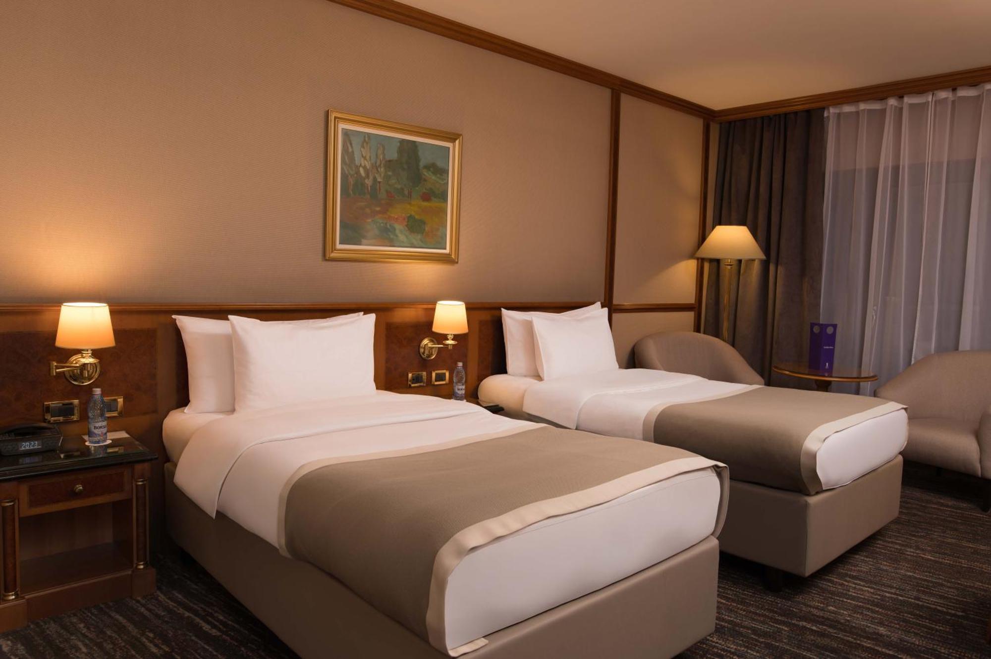 Grand Hotel Bucureşti Ngoại thất bức ảnh A room at the hotel